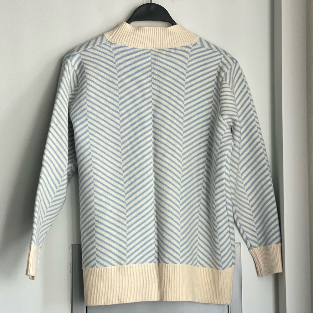 Cream and Blue Herringbone Pattern Knitted Cardigan - Picture 2 of 5